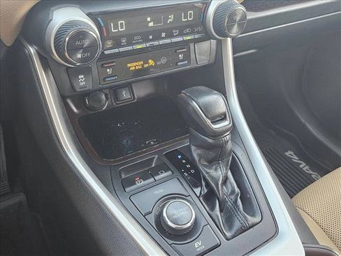 Used 2020 Toyota RAV4 Limited image 12