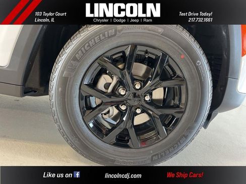 New 2025 Jeep Grand Cherokee Altitude image 31