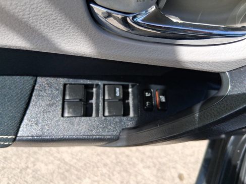 Used 2014 Toyota Corolla LE FWD image 25