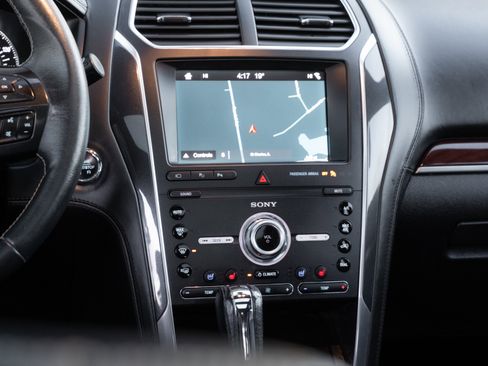 Used 2019 Ford Explorer Platinum image 13