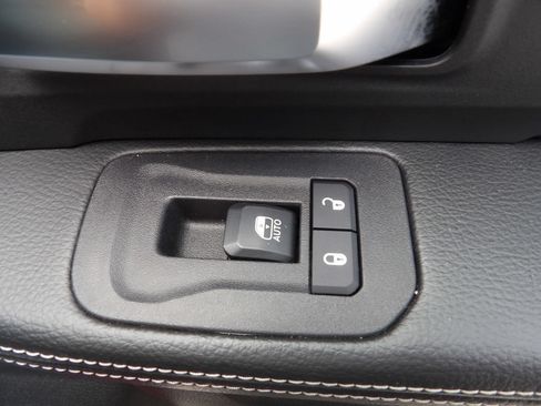 Used 2026 RAM 2500 Big Horn AWD/4WD image 40