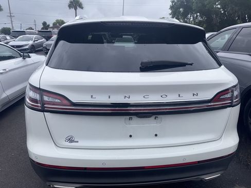 Used 2022 Lincoln Nautilus FWD w/ Premium Package image 4