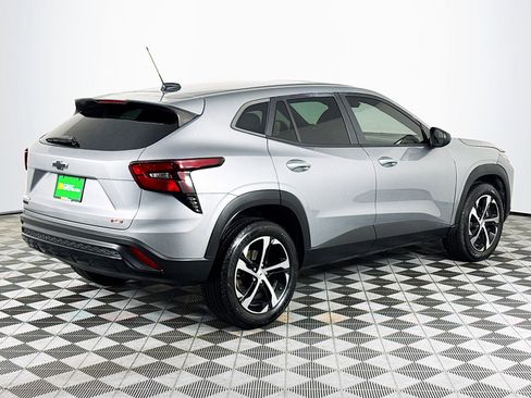 Used 2024 Chevrolet Trax RS w/ Sunroof Package FWD image 10