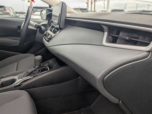 Used 2025 Toyota Corolla LE image 39