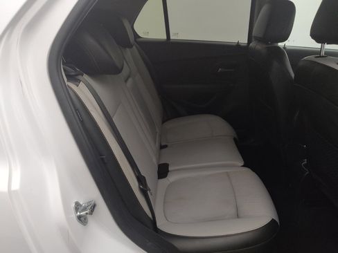 Used 2021 Chevrolet Trax LT FWD image 19