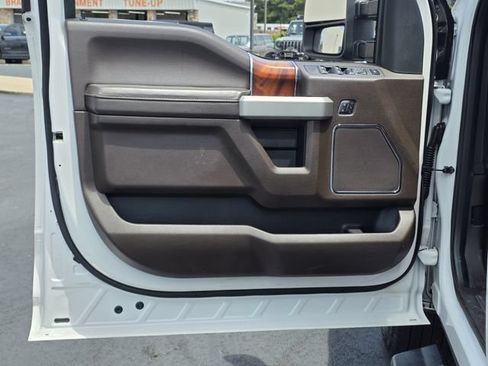 Used 2019 Ford F350 King Ranch w/ Chrome Package RWD image 19