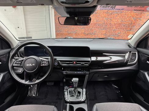 Used 2024 Kia Seltos S AWD/4WD image 12