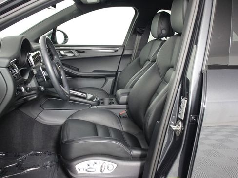 Certified 2026 Porsche Macan AWD/4WD image 5