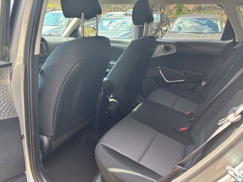 Used 2025 Kia Soul LX w/ LX Technology Package image 35