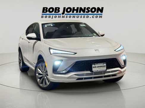 Certified 2025 Buick Envista Avenir FWD image 1