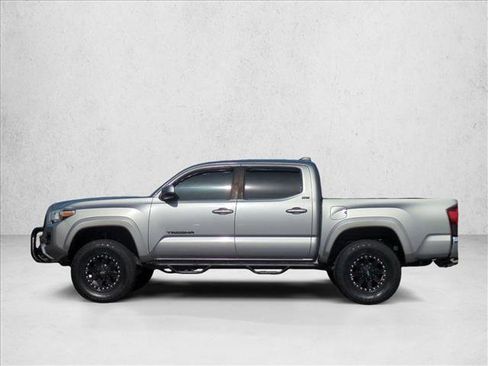 Used 2020 Toyota Tacoma SR5 RWD image 9