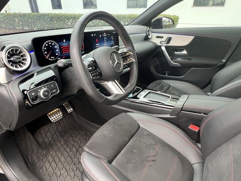 Used 2025 Mercedes-Benz CLA 250 image 17