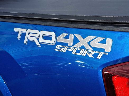 Used 2018 Toyota Tacoma TRD Sport image 31