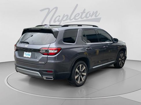Used 2025 Honda Pilot Touring image 6