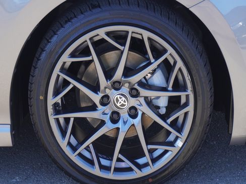 Used 2025 Toyota Camry SE w/ Convenience Package FWD image 5