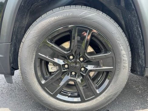 Used 2022 Jeep Compass Latitude w/ Convenience Group FWD image 11