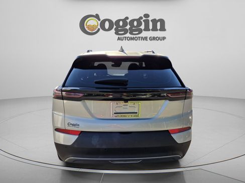 Used 2023 Chevrolet Bolt EUV LT w/ Convenience Package FWD image 4