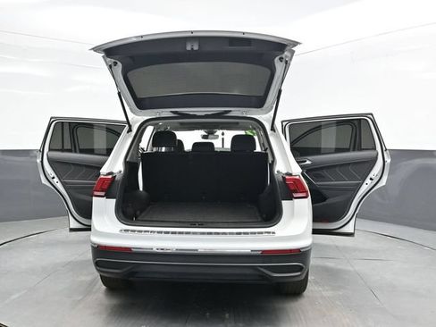 Used 2022 Volkswagen Tiguan SE AWD/4WD image 32
