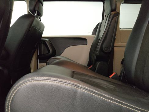 Used 2020 Dodge Grand Caravan SXT FWD image 18