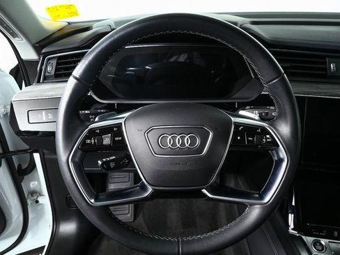 Used 2024 Audi Q8 e-tron Premium Plus image 9