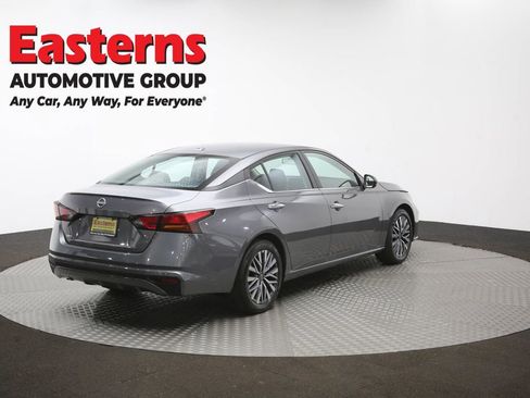 Used 2025 Nissan Altima 2.5 SV FWD image 40
