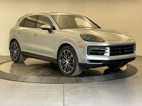 Used 2024 Porsche Cayenne image 9