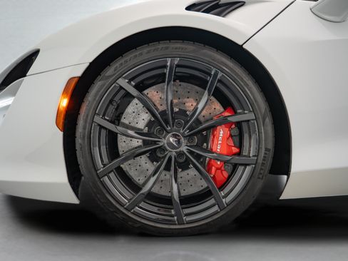 Used 2023 McLaren Artura RWD image 17