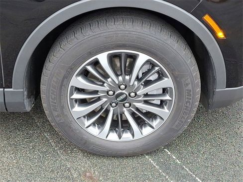 Certified 2023 Lincoln Nautilus Reserve image 9