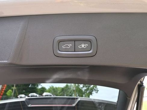Used 2024 Volvo XC40 B5 Plus w/ Protection Package Premier AWD/4WD image 38