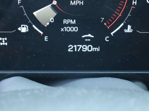 Used 2025 GMC Yukon XL AT4 AWD/4WD image 12