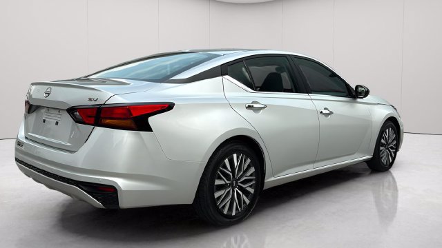 Used 2024 Nissan Altima 2.5 SV FWD image 5