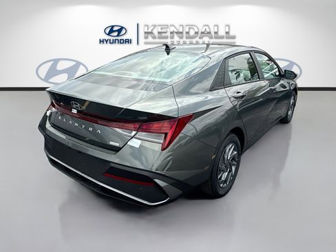 New 2026 Hyundai Elantra Hybrid FWD image 6