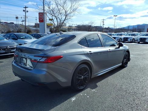 Used 2025 Toyota Camry SE image 5