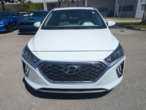 Used 2020 Hyundai Ioniq Limited image 3