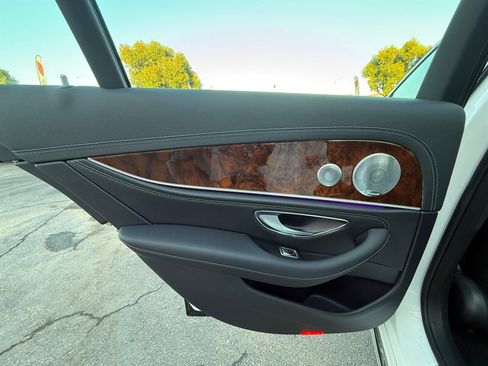 Used 2018 Mercedes-Benz E 300 image 24