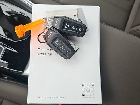 Certified 2025 Audi Q5 Premium w/ Convenience Package AWD/4WD image 5