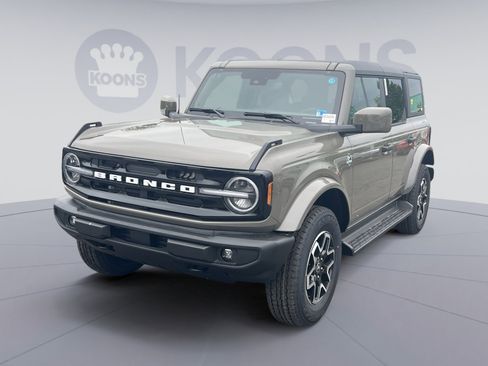 New 2026 Ford Bronco Outer Banks AWD/4WD image 1