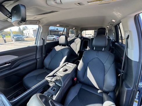 Used 2024 Toyota Grand Highlander AWD image 12