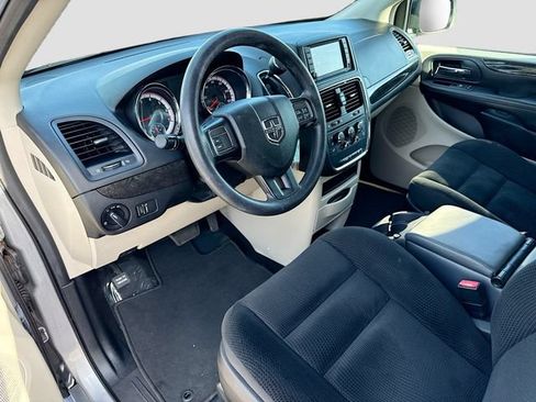 Used 2020 Dodge Grand Caravan SE FWD image 9