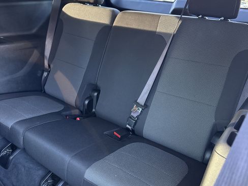 Used 2021 Chevrolet Traverse LT image 20