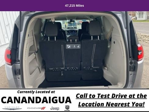 Used 2021 Chrysler Pacifica Touring-L image 29