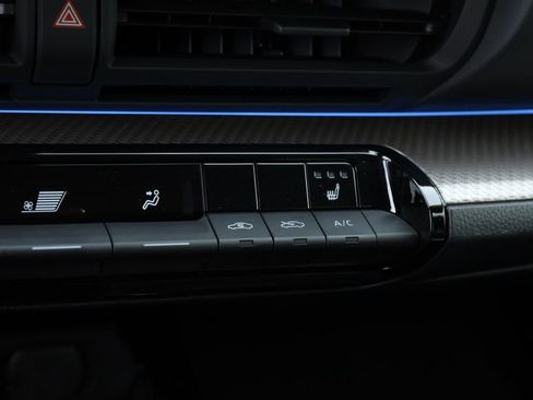 Used 2025 Toyota Prius XLE image 22