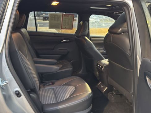 Certified 2024 Toyota Highlander XSE image 11