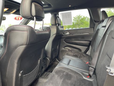 Used 2017 Jeep Grand Cherokee Trailhawk AWD/4WD image 9