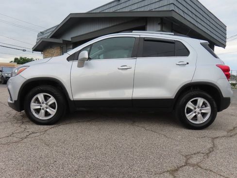 Used 2020 Chevrolet Trax LT w/ LT Convenience Package AWD/4WD image 8