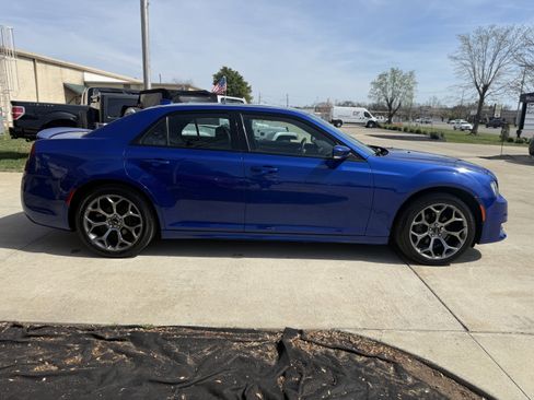 Used 2018 Chrysler 300 S w/ 300S Premium Group image 8