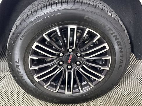 Used 2025 GMC Yukon Elevation AWD/4WD image 34
