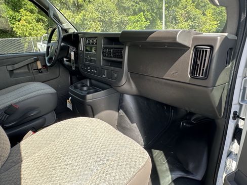 Used 2025 Chevrolet Express 2500 w/ Driver Convenience Package image 41