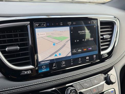 New 2026 Chrysler Pacifica Limited w/ Uconnect Theater Family Group image 15