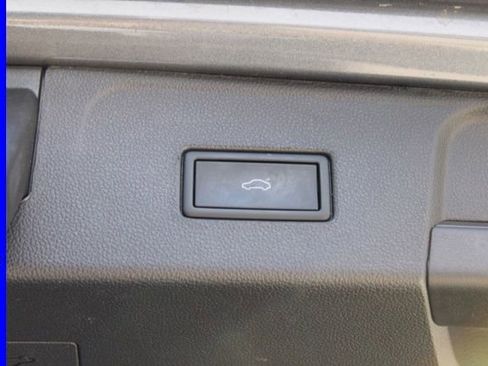 Used 2023 Volkswagen Atlas SEL image 12